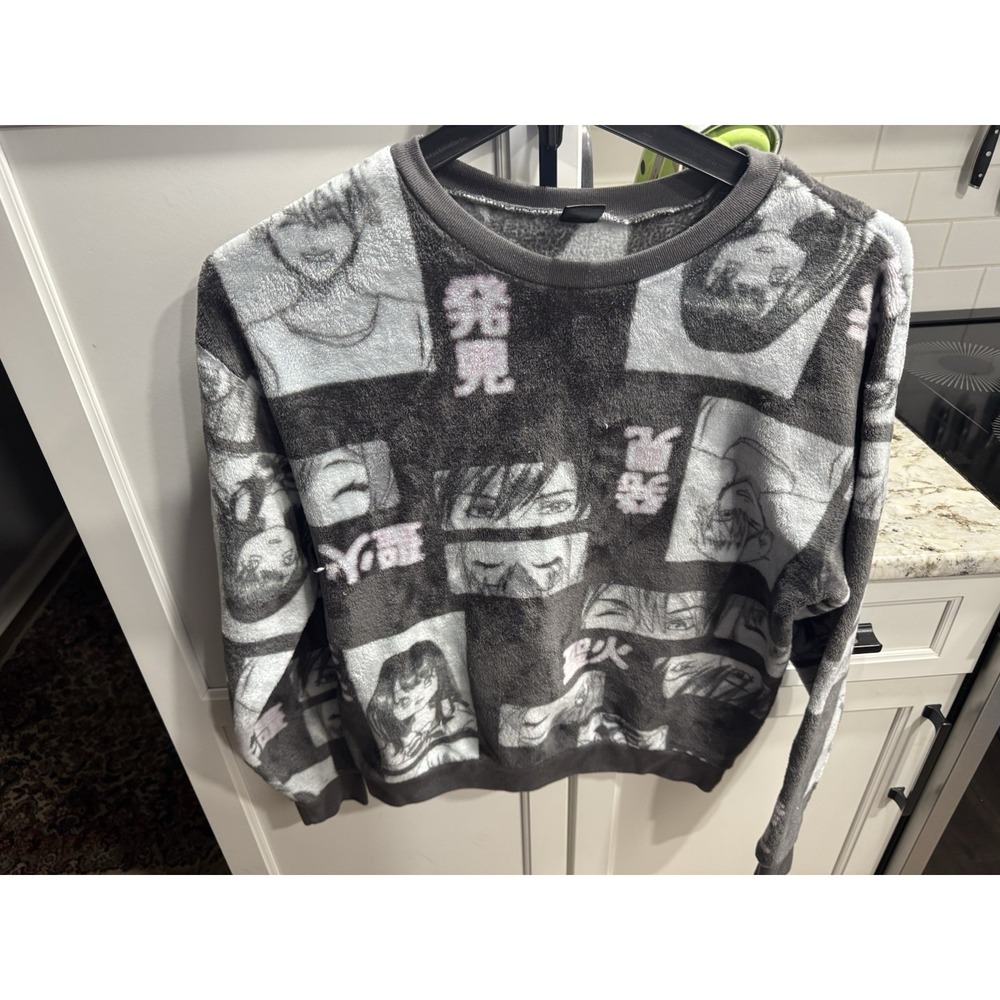 Cold Fresh Women's Fleece Anime' Themed Sweatshirt Large